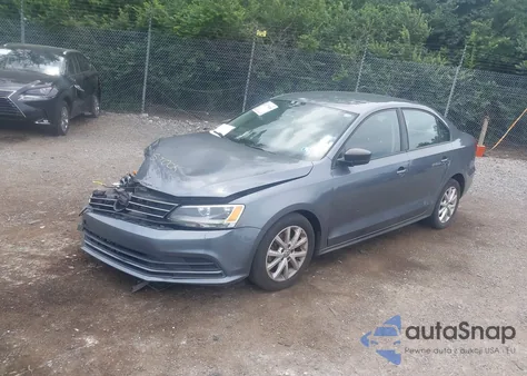 2015 Volkswagen Jetta 1.8T Se z USA, uszkodzony, nr VIN 3VWD17AJ5FM234930